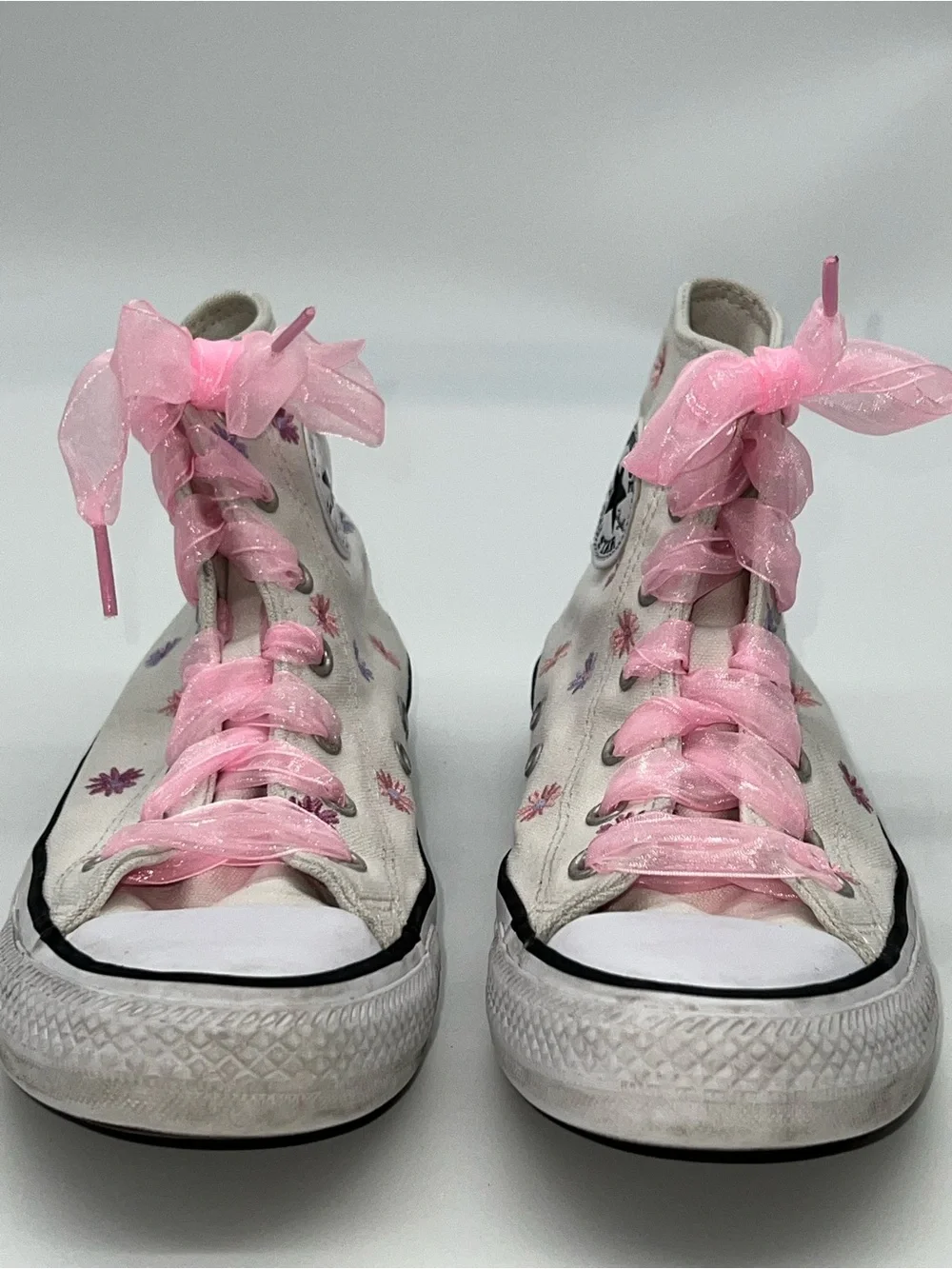 Converse All Star Chuck Taylor Hi Tops Embroidered Daisy Flowers Thruout-Size 4